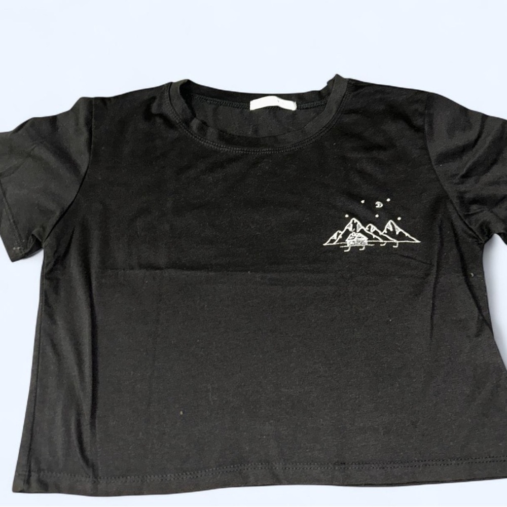 ROMWE Black Croptop Graphic Tee